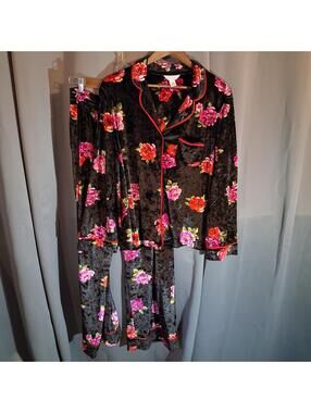 Floral Velvet Pajama Set 2-Piece Size L Black Pink Piping